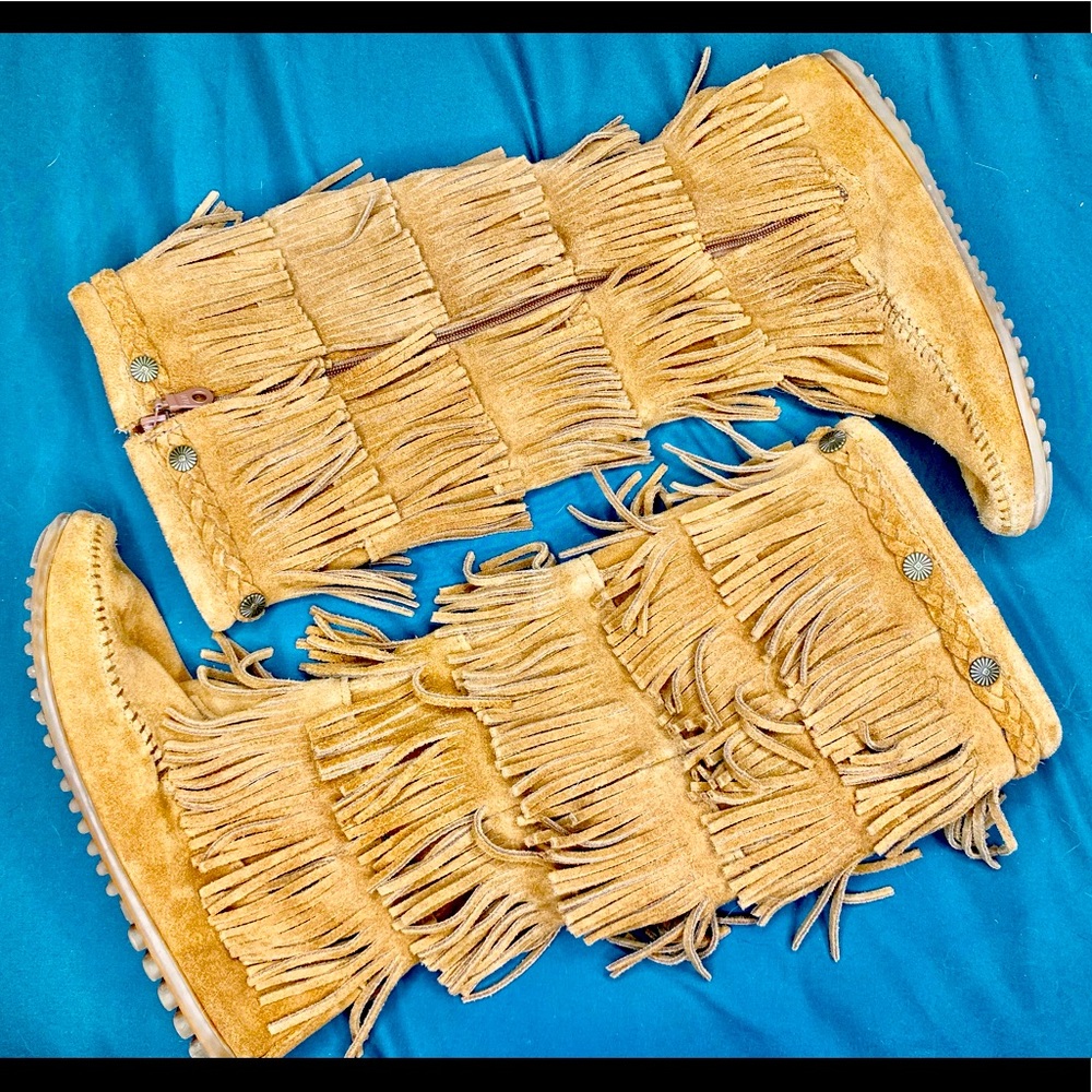 Minnetonka 5 Layer Fringe Boots